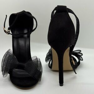 Elegant Black Heels with Bow Detail
